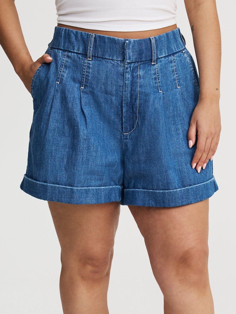 Torrid - Cuffed Mid Rise 3.5'' Pleated Lightweight Denim Trouser Short - 20 / 2x